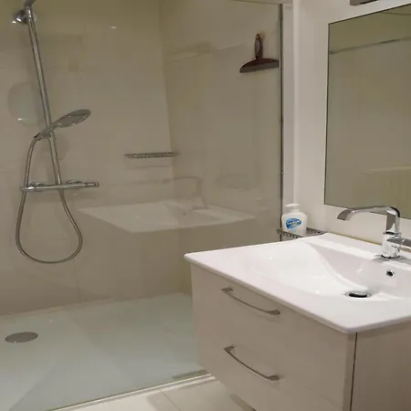 In With Stunning Sea Views, Cleaning Included Apartamento